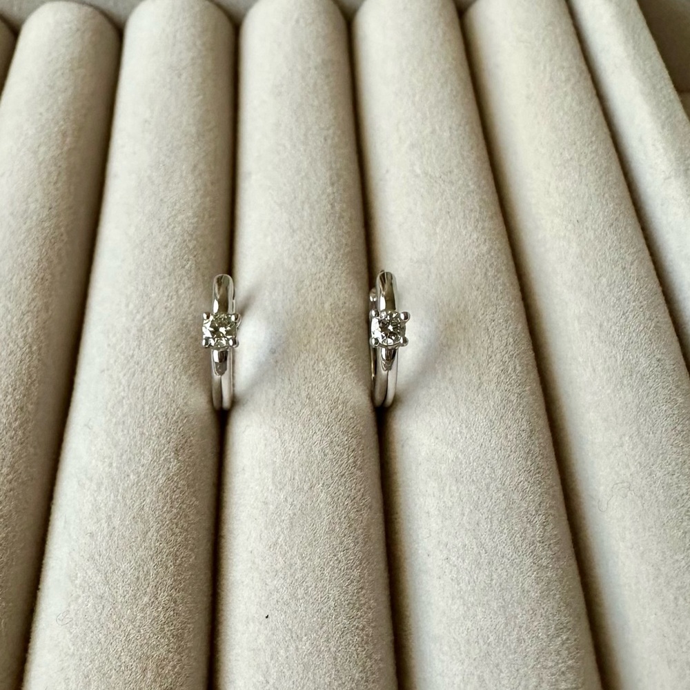 Single Diamond 18k White Gold Huggie Hoop Earrings